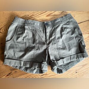 Mountain Hardwear Sz 6 shorts
